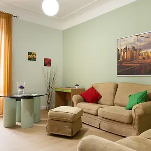 beautiful-apartment-in-san-giovanni-close-to-colosseo.it-romehotels.com/